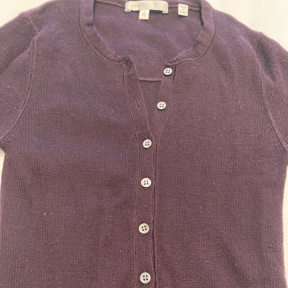 Vince | Stylish Ribbed Knit Top - Picture 4 of 6